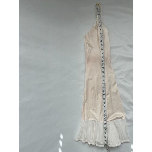 Vintage Vanity Fair Cream Nylon Slip Dress Nightgown Size 2 Lace Trim Cottage - Picture 12 of 12